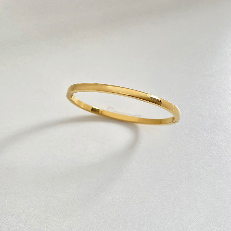 Minimalistic Gold Bracelet