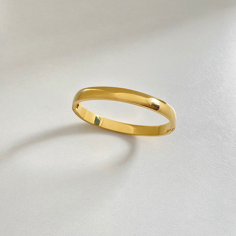 Minimalistic Gold Bracelet