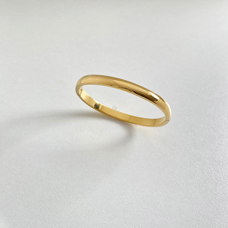 Minimalistic Gold Bracelet